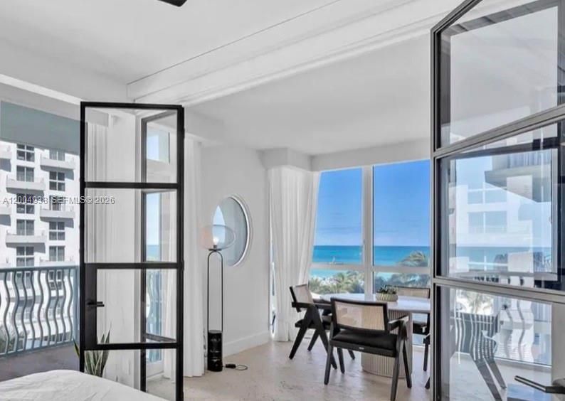 For Sale: $1,675,000 (2 beds, 2 baths, 1170 Square Feet)