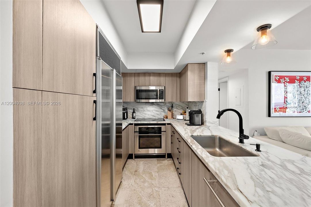 For Sale: $1,675,000 (2 beds, 2 baths, 1170 Square Feet)