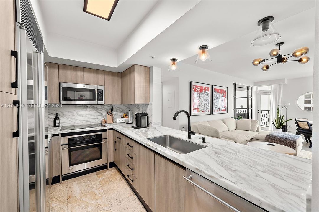 For Sale: $1,675,000 (2 beds, 2 baths, 1170 Square Feet)