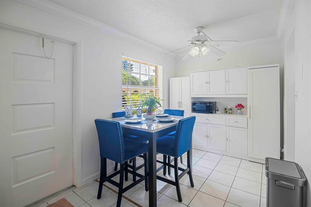 Kitchen dining