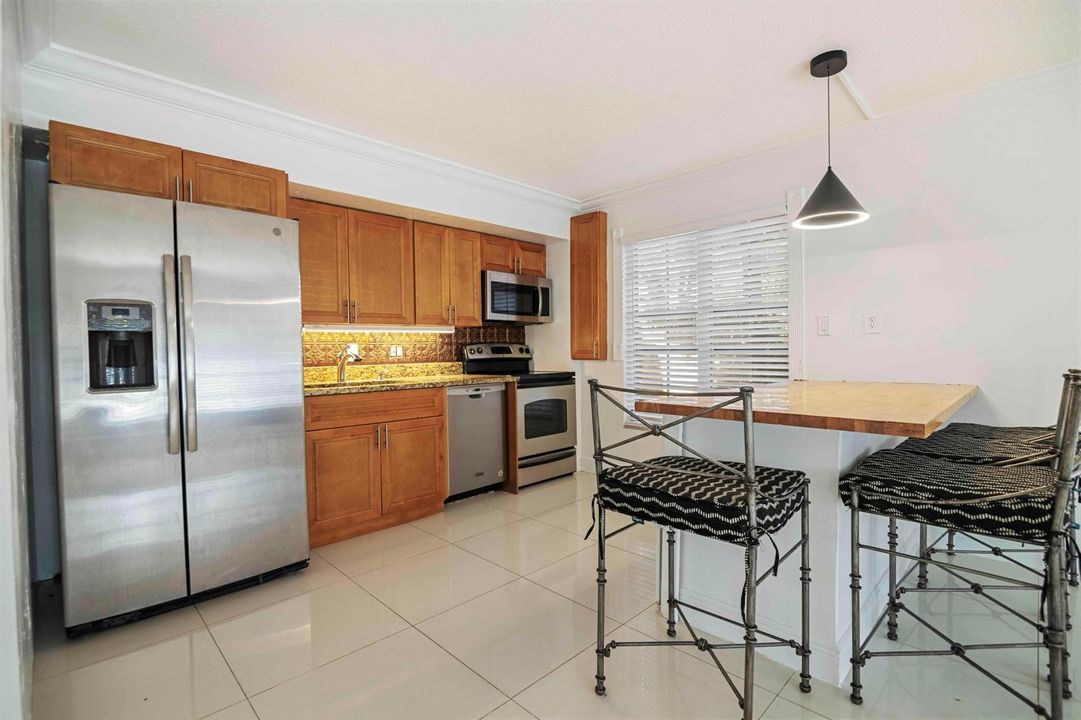 Townhouse kitchen2