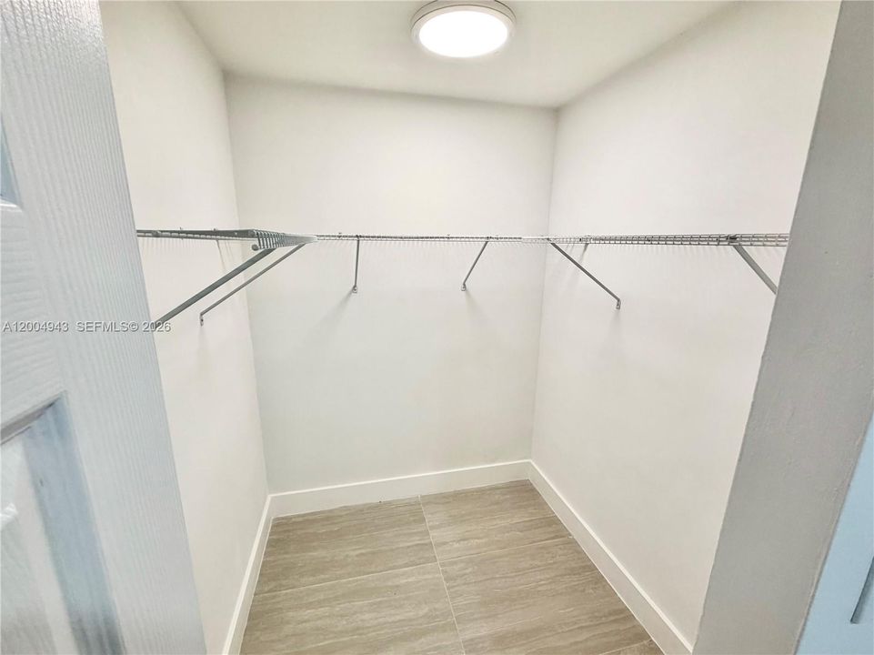 На продажу: $179,900 (2 спален, 2 ванн, 1002 Квадратных фут)