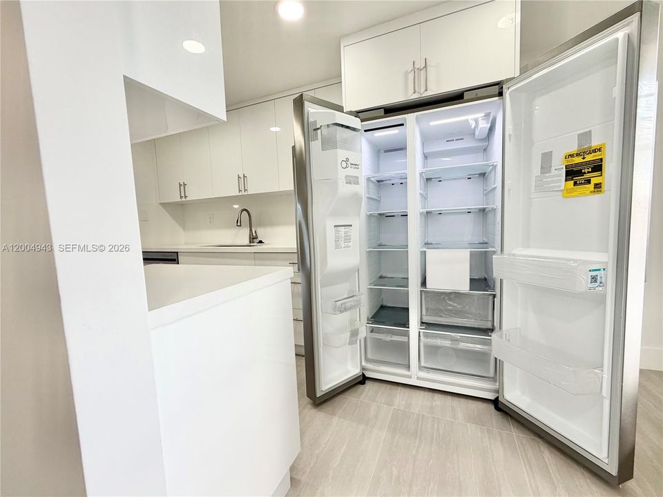 На продажу: $179,900 (2 спален, 2 ванн, 1002 Квадратных фут)