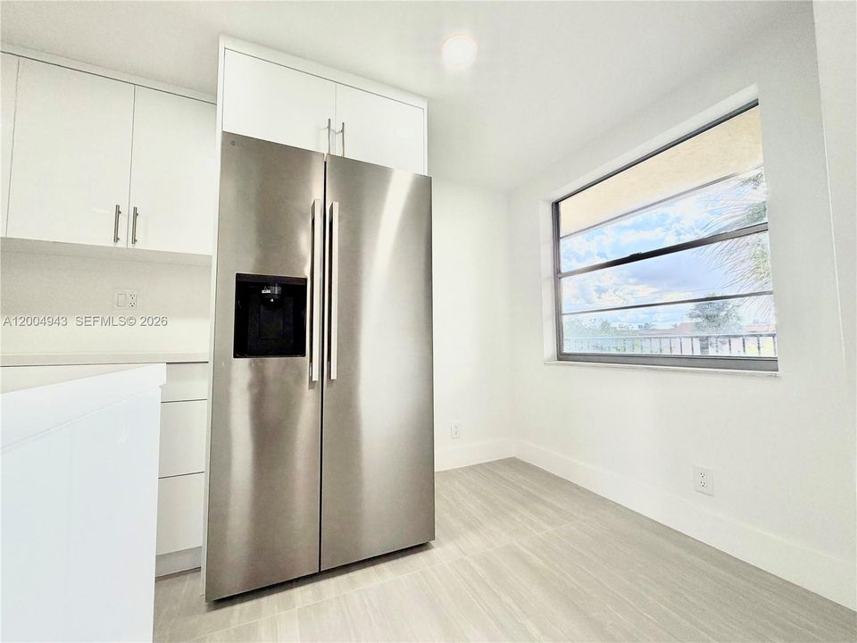 На продажу: $179,900 (2 спален, 2 ванн, 1002 Квадратных фут)