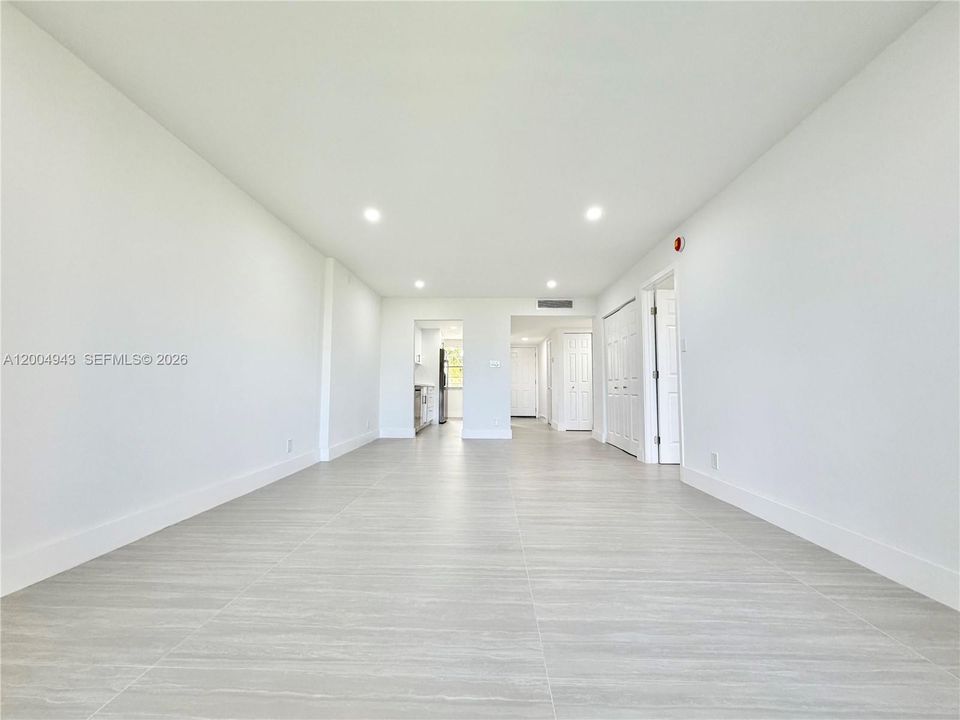 На продажу: $179,900 (2 спален, 2 ванн, 1002 Квадратных фут)