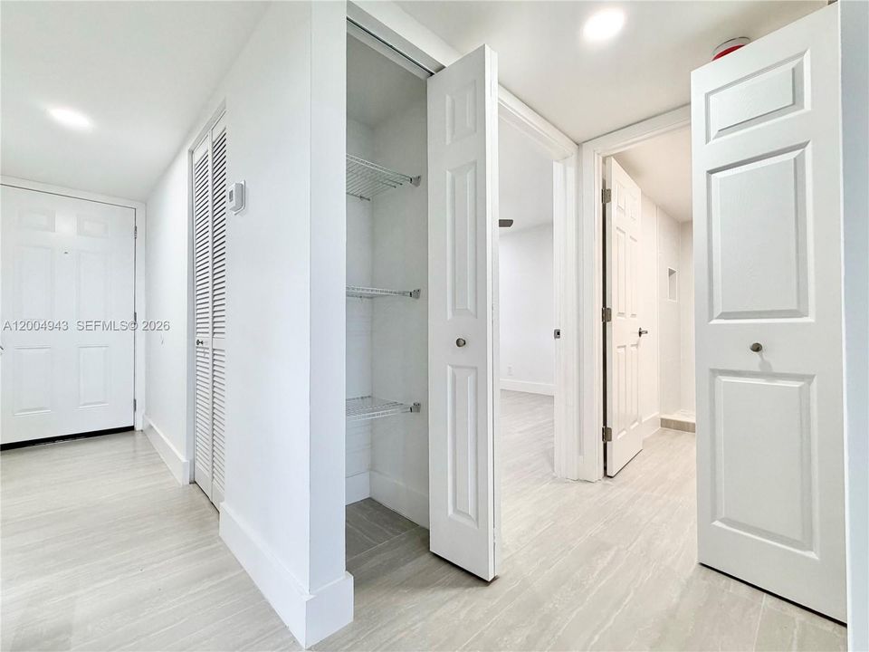 На продажу: $179,900 (2 спален, 2 ванн, 1002 Квадратных фут)