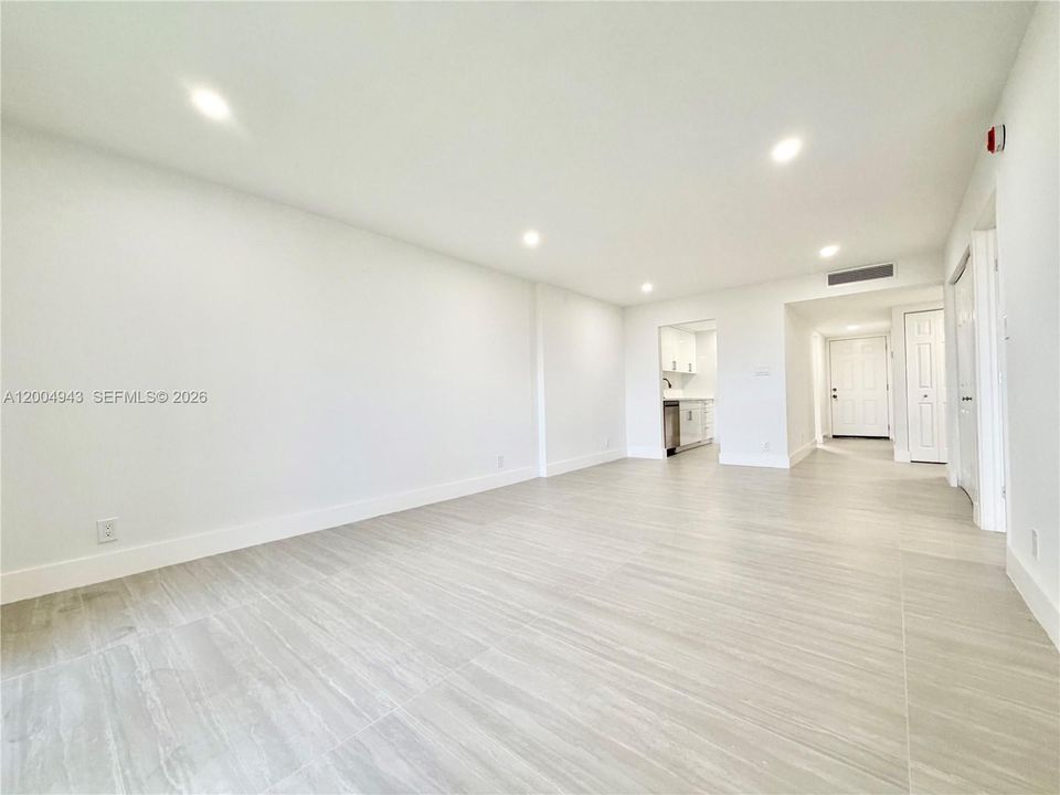 На продажу: $179,900 (2 спален, 2 ванн, 1002 Квадратных фут)
