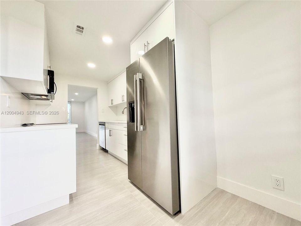 На продажу: $179,900 (2 спален, 2 ванн, 1002 Квадратных фут)