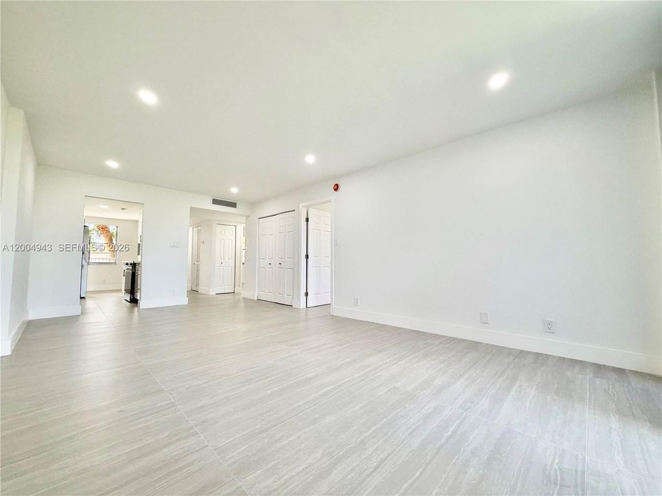 На продажу: $179,900 (2 спален, 2 ванн, 1002 Квадратных фут)