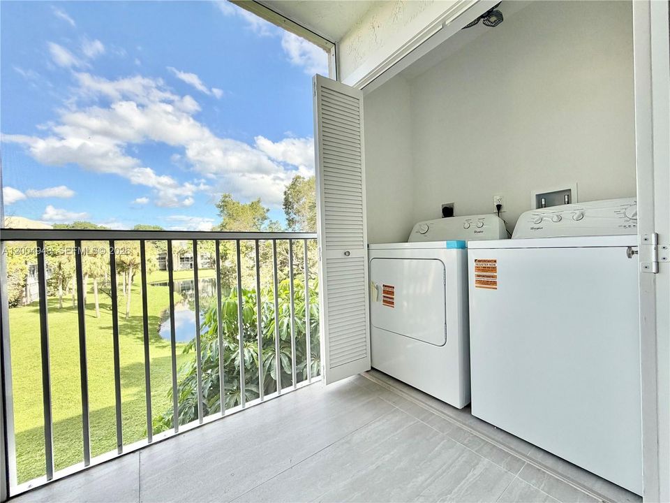 На продажу: $179,900 (2 спален, 2 ванн, 1002 Квадратных фут)