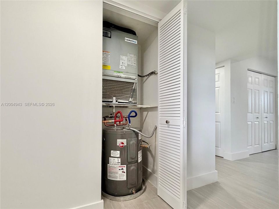На продажу: $179,900 (2 спален, 2 ванн, 1002 Квадратных фут)