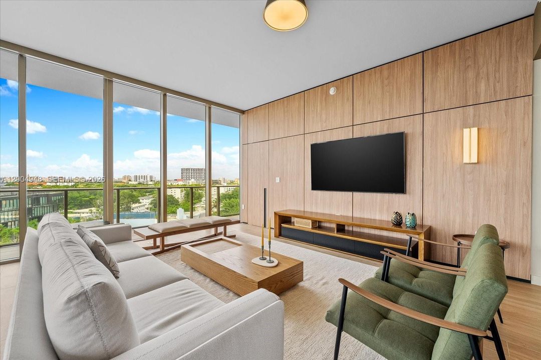 Active With Contract: $3,580,000 (3 beds, 3 baths, 1661 Square Feet)