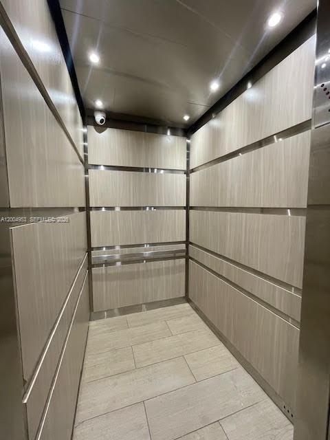 Под контрактом: $185,000 (1 спален, 1 ванн, 605 Квадратных фут)