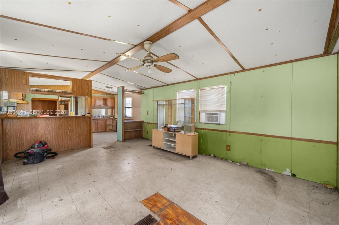 For Sale: $240,000 (2 beds, 2 baths, 1064 Square Feet)
