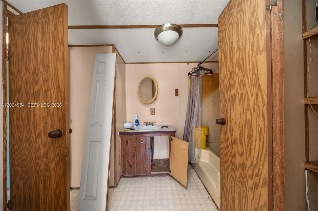 For Sale: $240,000 (2 beds, 2 baths, 1064 Square Feet)