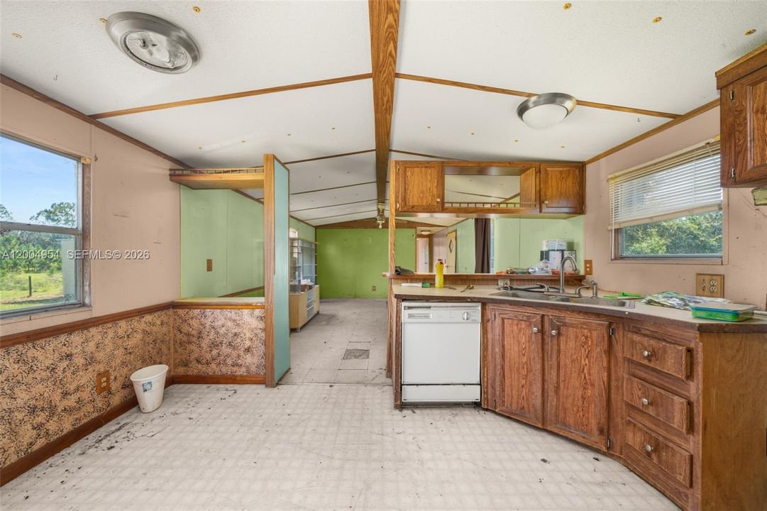 For Sale: $240,000 (2 beds, 2 baths, 1064 Square Feet)