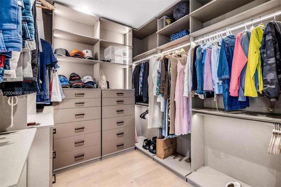 Recientemente alquilado: $28,900 (6 camas, 6 baños, 3670 Pies cuadrados)