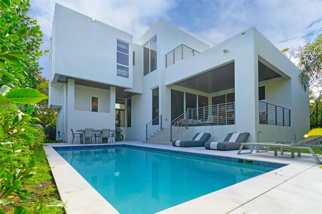 Recientemente alquilado: $28,900 (6 camas, 6 baños, 3670 Pies cuadrados)