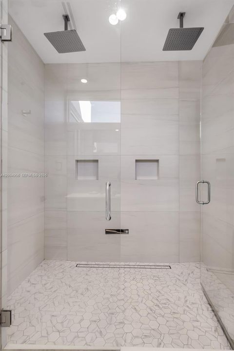 Recientemente alquilado: $28,900 (6 camas, 6 baños, 3670 Pies cuadrados)