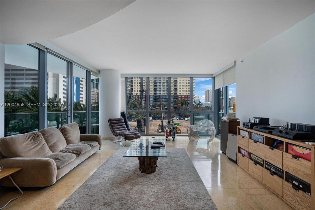 For Sale: $1,125,000 (2 beds, 2 baths, 1460 Square Feet)