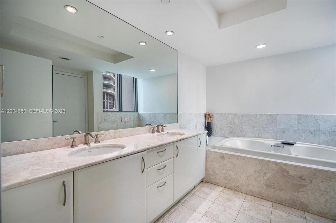 For Sale: $1,125,000 (2 beds, 2 baths, 1460 Square Feet)