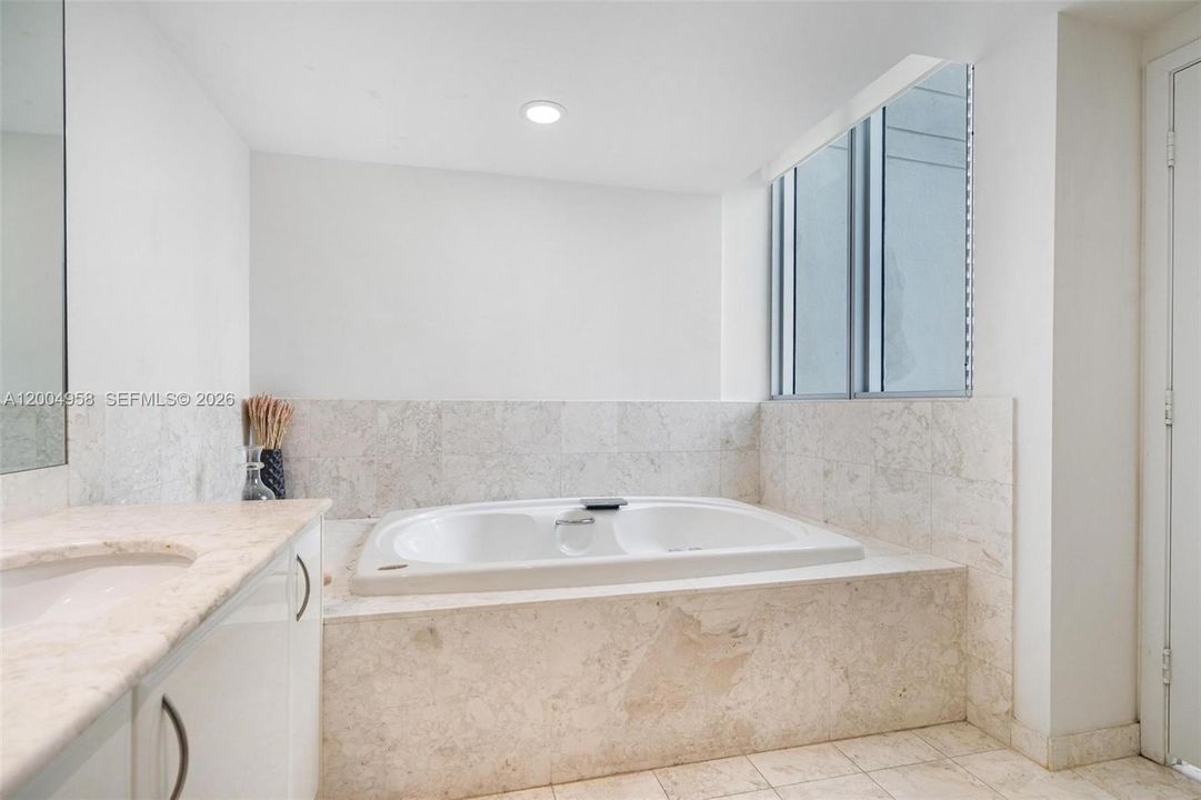 For Sale: $1,125,000 (2 beds, 2 baths, 1460 Square Feet)