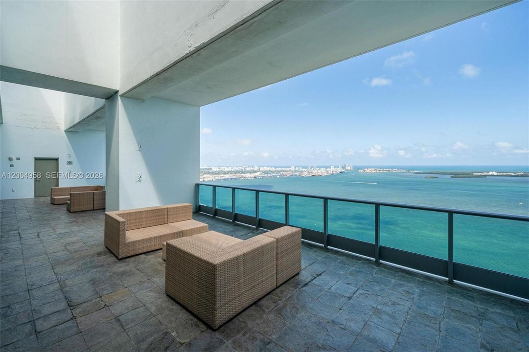 For Sale: $1,125,000 (2 beds, 2 baths, 1460 Square Feet)