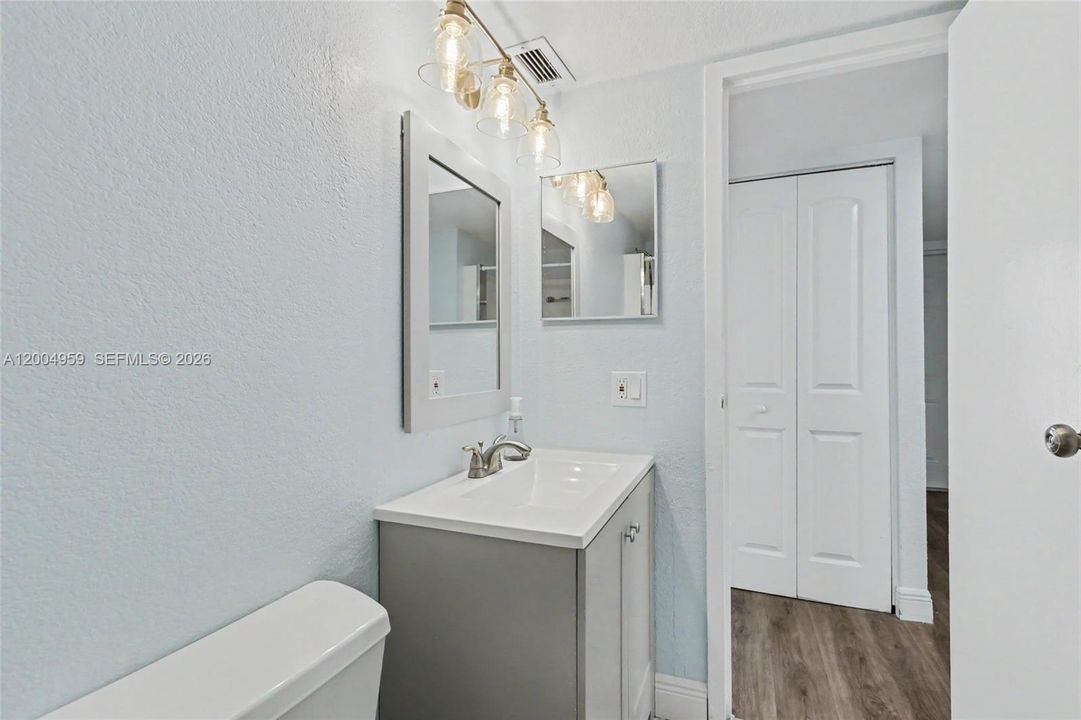 2ND BATHROOM