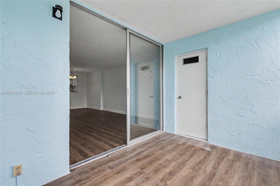ENTRY TO FLORIDA ROOM