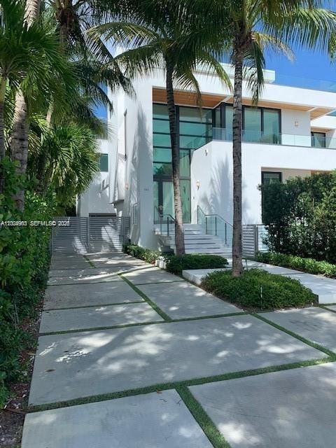 В аренду: $28,000 (5 спален, 7 ванн, 4285 Квадратных фут)