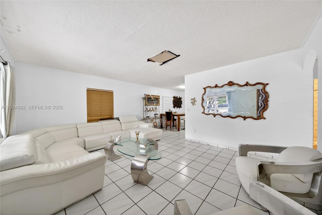 Под контрактом: $890,000 (0 спален, 0 ванн, 3158 Квадратных фут)