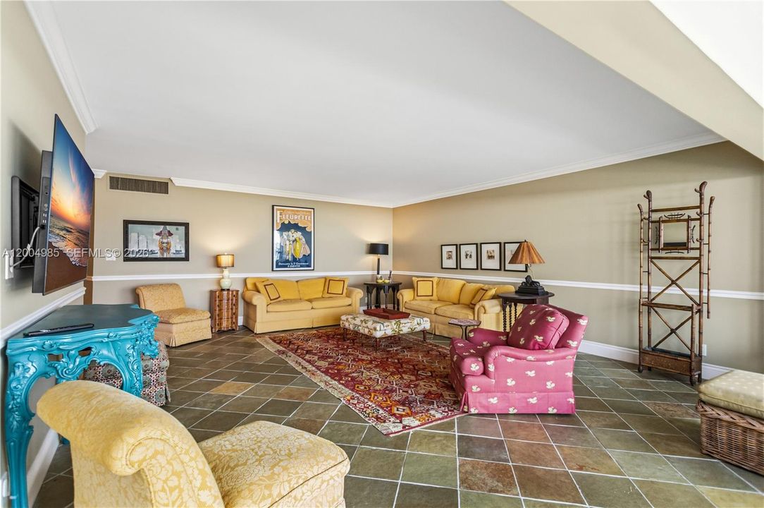 Activo con contrato: $525,000 (2 camas, 2 baños, 1295 Pies cuadrados)