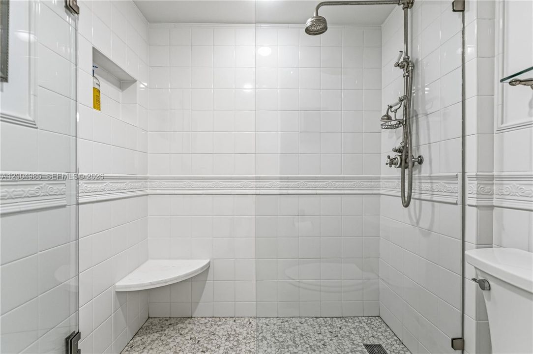Activo con contrato: $525,000 (2 camas, 2 baños, 1295 Pies cuadrados)