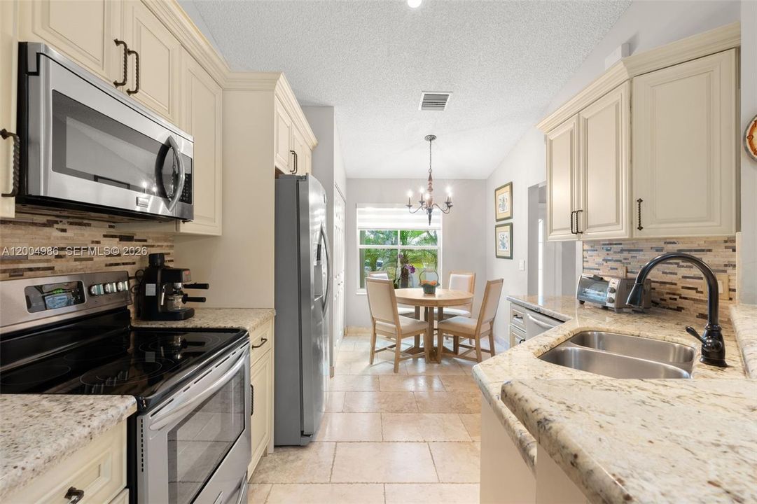 Activo con contrato: $599,900 (3 camas, 2 baños, 1420 Pies cuadrados)