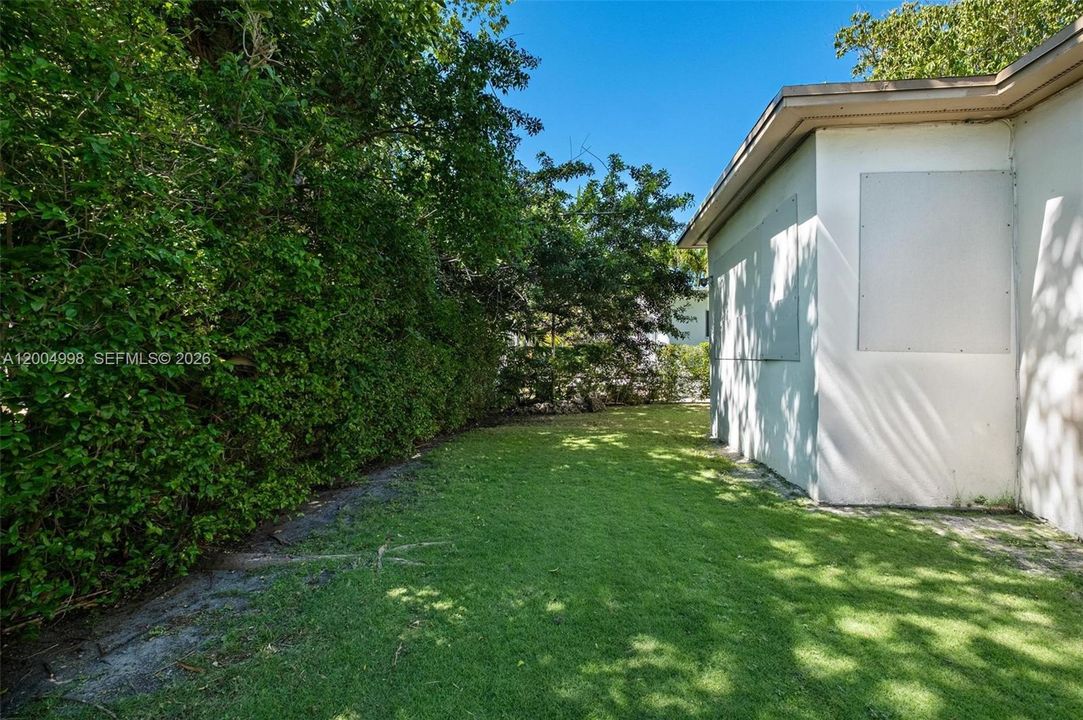For Sale: $1,499,500 (3 beds, 2 baths, 1705 Square Feet)