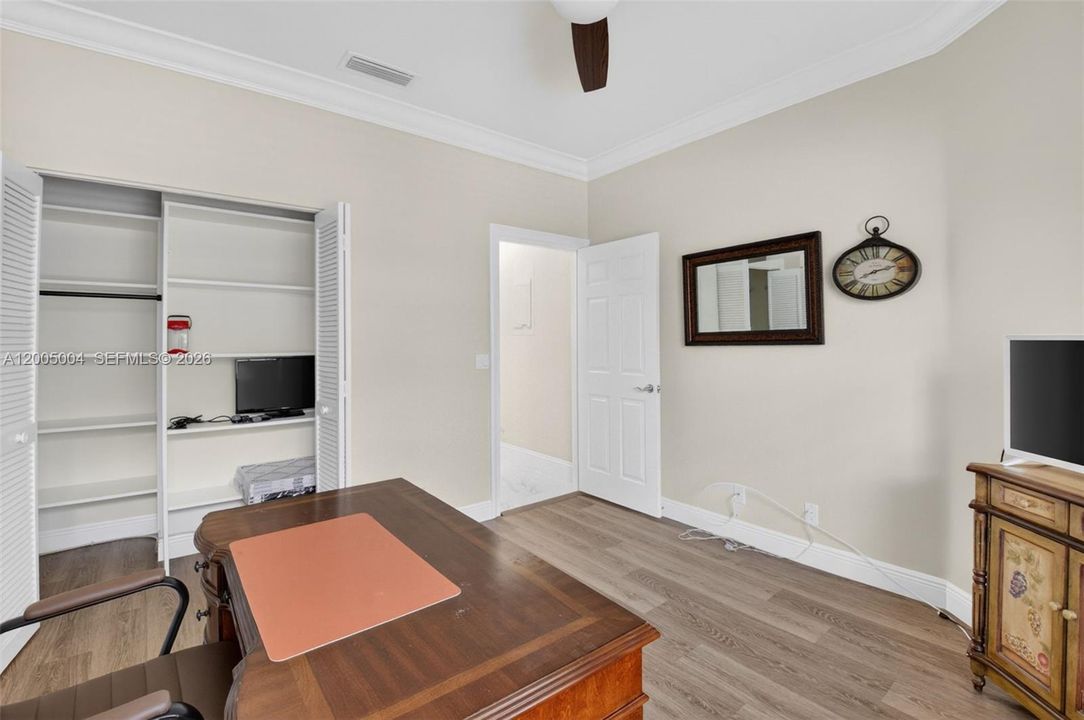 En Venta: $425,000 (3 camas, 2 baños, 1952 Pies cuadrados)