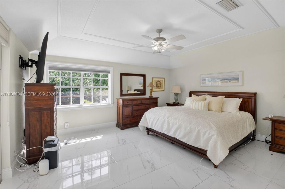 En Venta: $425,000 (3 camas, 2 baños, 1952 Pies cuadrados)