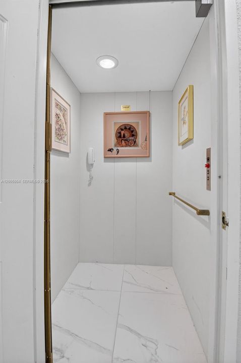 En Venta: $425,000 (3 camas, 2 baños, 1952 Pies cuadrados)