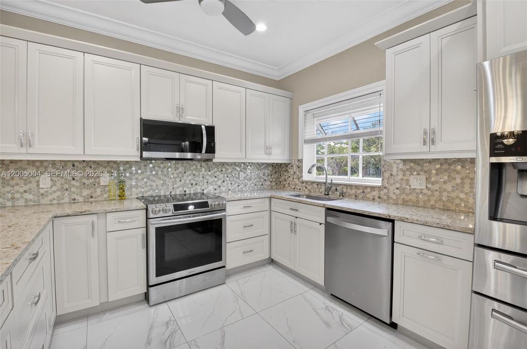 En Venta: $425,000 (3 camas, 2 baños, 1952 Pies cuadrados)
