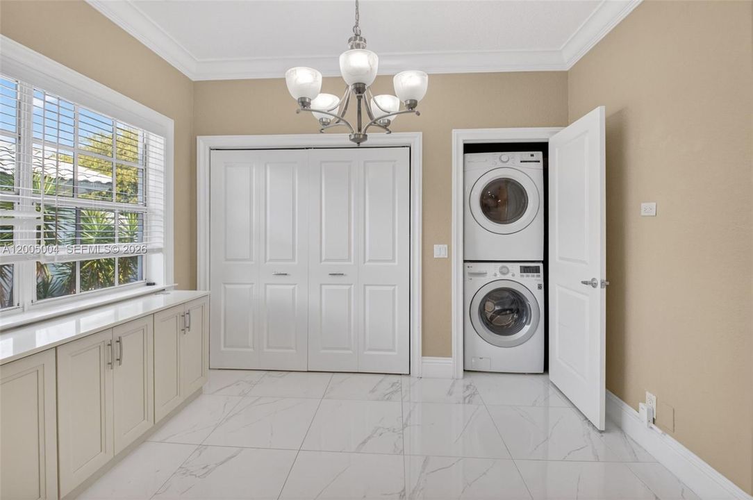 En Venta: $425,000 (3 camas, 2 baños, 1952 Pies cuadrados)
