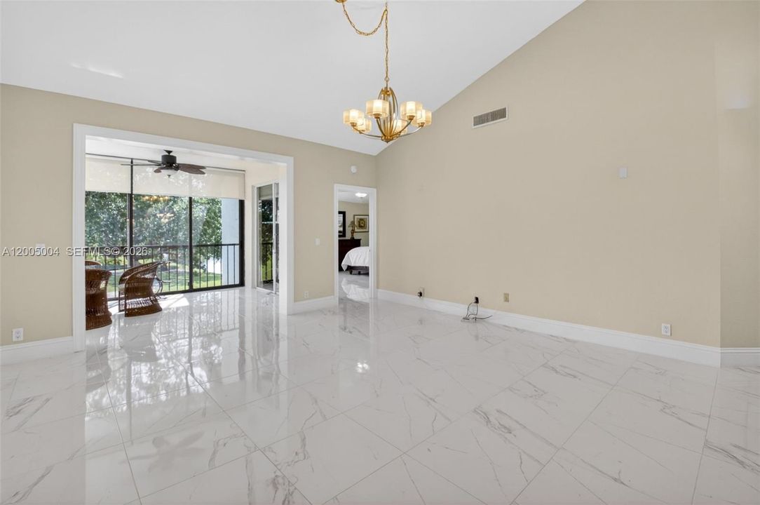 En Venta: $425,000 (3 camas, 2 baños, 1952 Pies cuadrados)