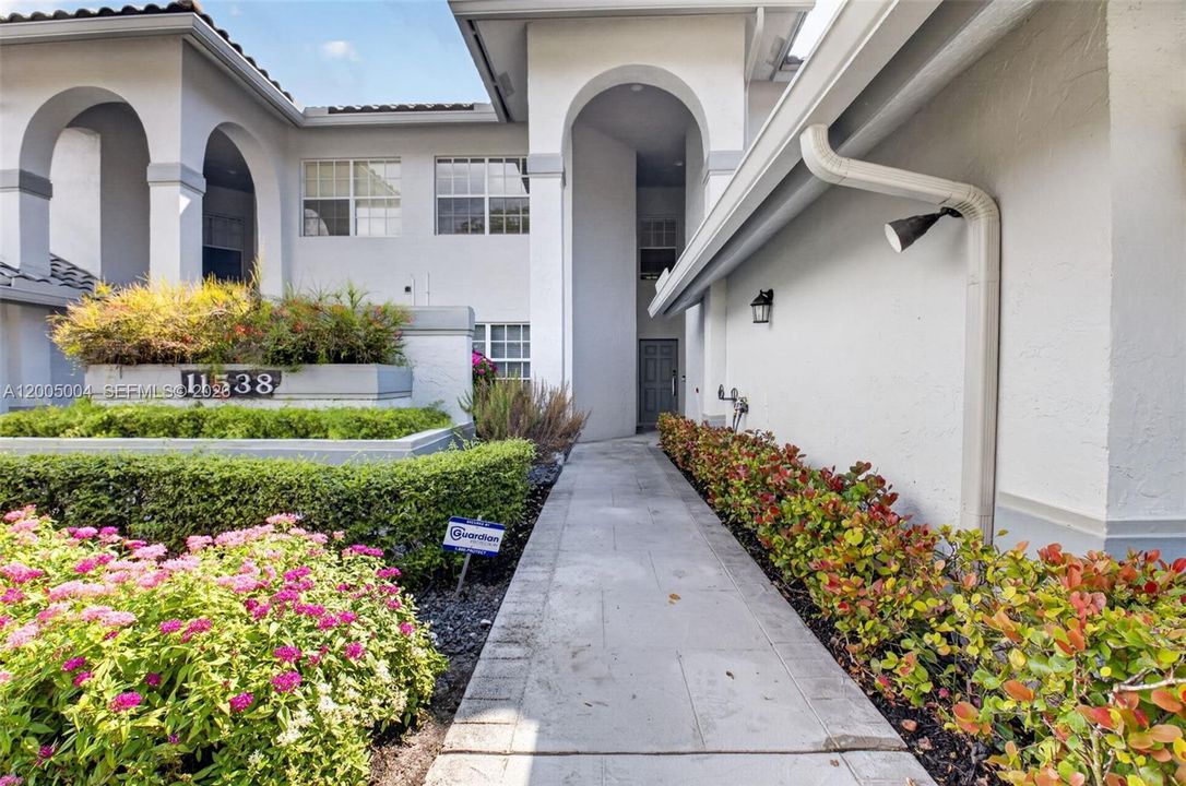 En Venta: $425,000 (3 camas, 2 baños, 1952 Pies cuadrados)