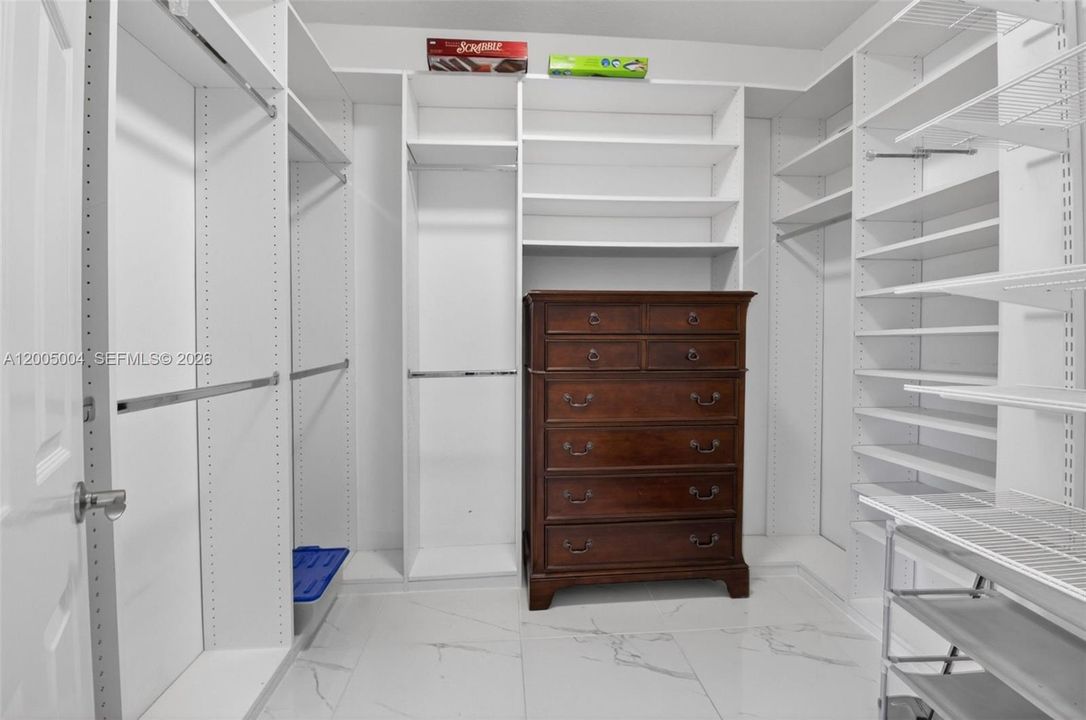 En Venta: $425,000 (3 camas, 2 baños, 1952 Pies cuadrados)
