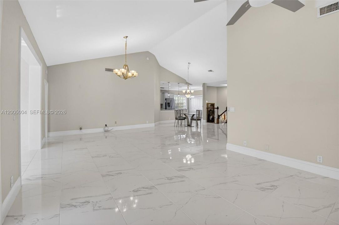En Venta: $425,000 (3 camas, 2 baños, 1952 Pies cuadrados)