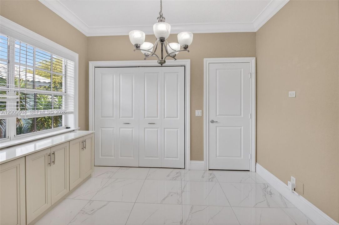 En Venta: $425,000 (3 camas, 2 baños, 1952 Pies cuadrados)