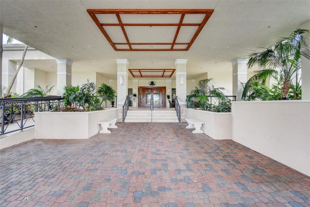 En Venta: $425,000 (3 camas, 2 baños, 1952 Pies cuadrados)