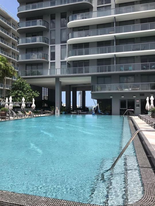 For Sale: $499,000 (1 beds, 1 baths, 621 Square Feet)