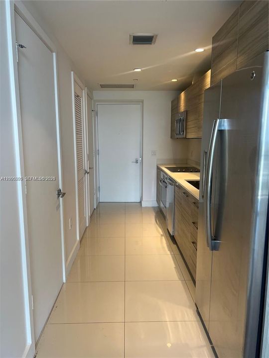 For Sale: $499,000 (1 beds, 1 baths, 621 Square Feet)