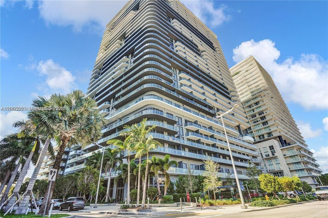 For Sale: $499,000 (1 beds, 1 baths, 621 Square Feet)