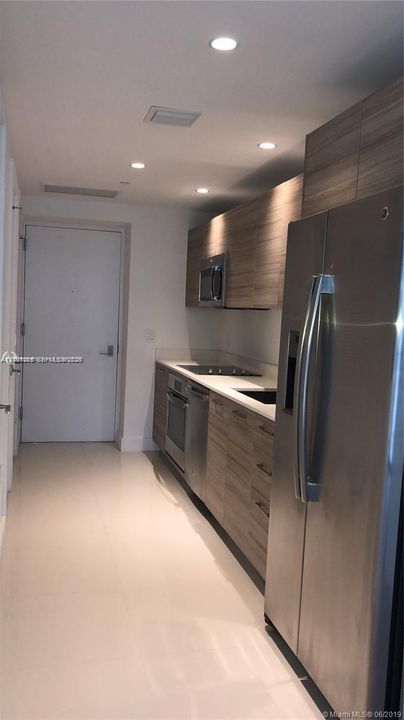 For Sale: $499,000 (1 beds, 1 baths, 621 Square Feet)